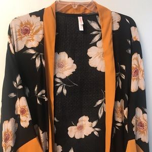 Gorgeous Xhilaration Kimono
